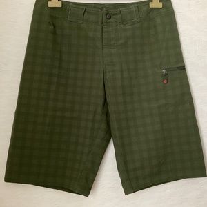 Lululemon Men’s wet dry warm Shorts Swim Trunks Army Green Check Size Large